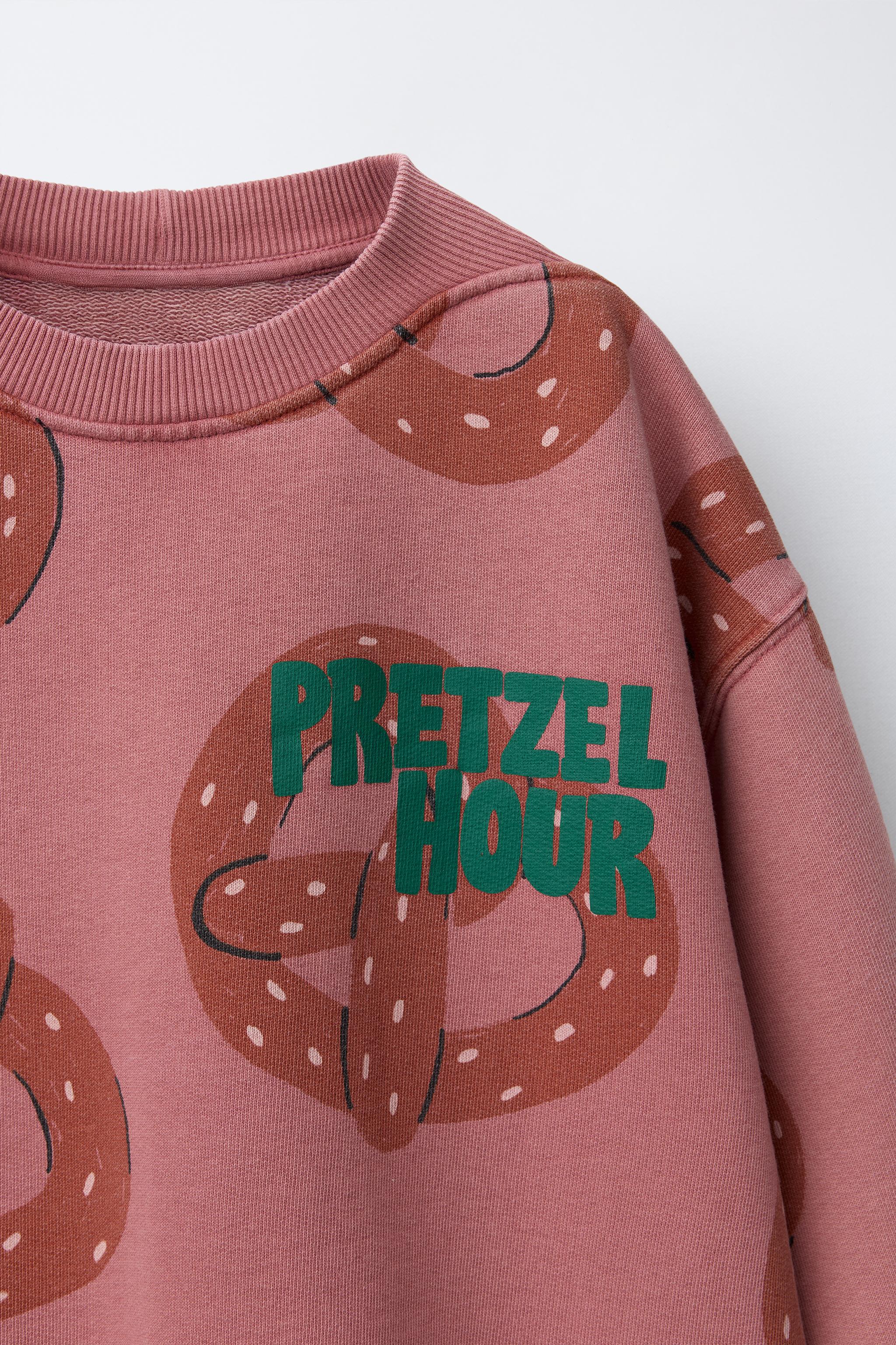 PRINTED PRETZEL SWEATSHIRT